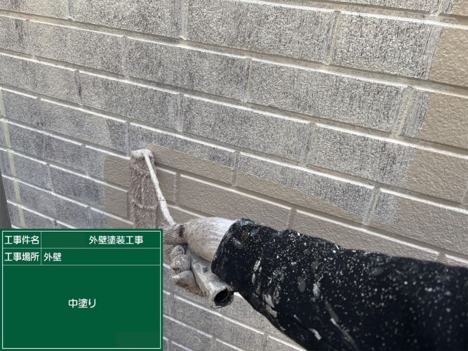 外壁の中塗り工程